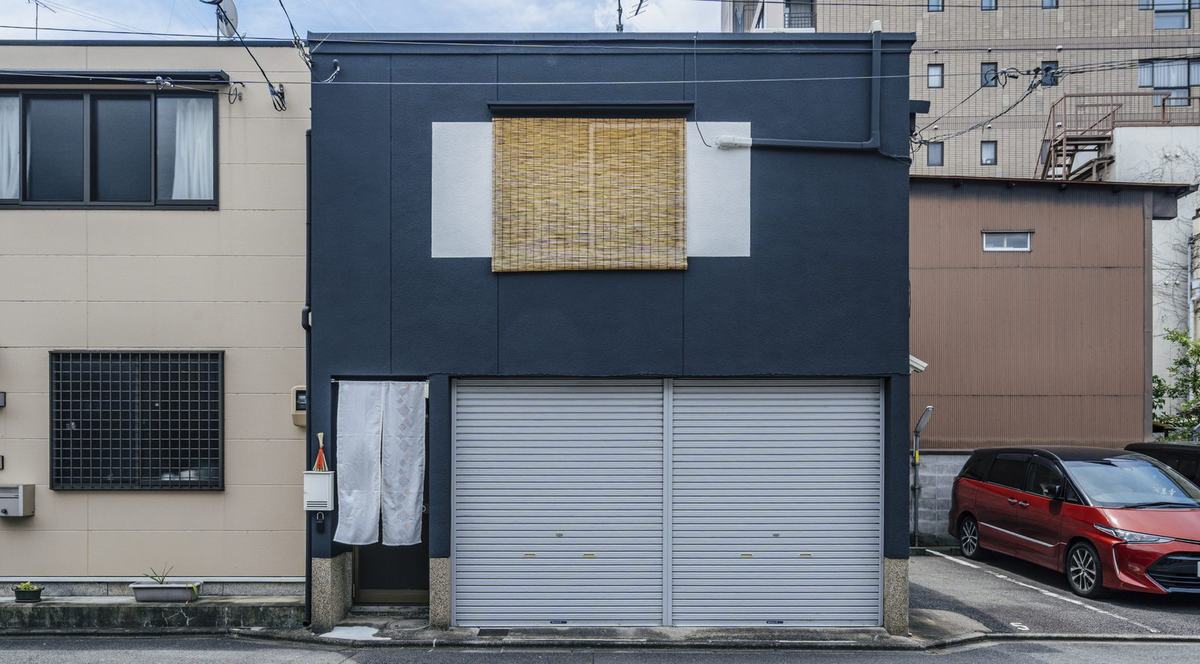 Amazing Days Gion — the navy building on Hakata-cho