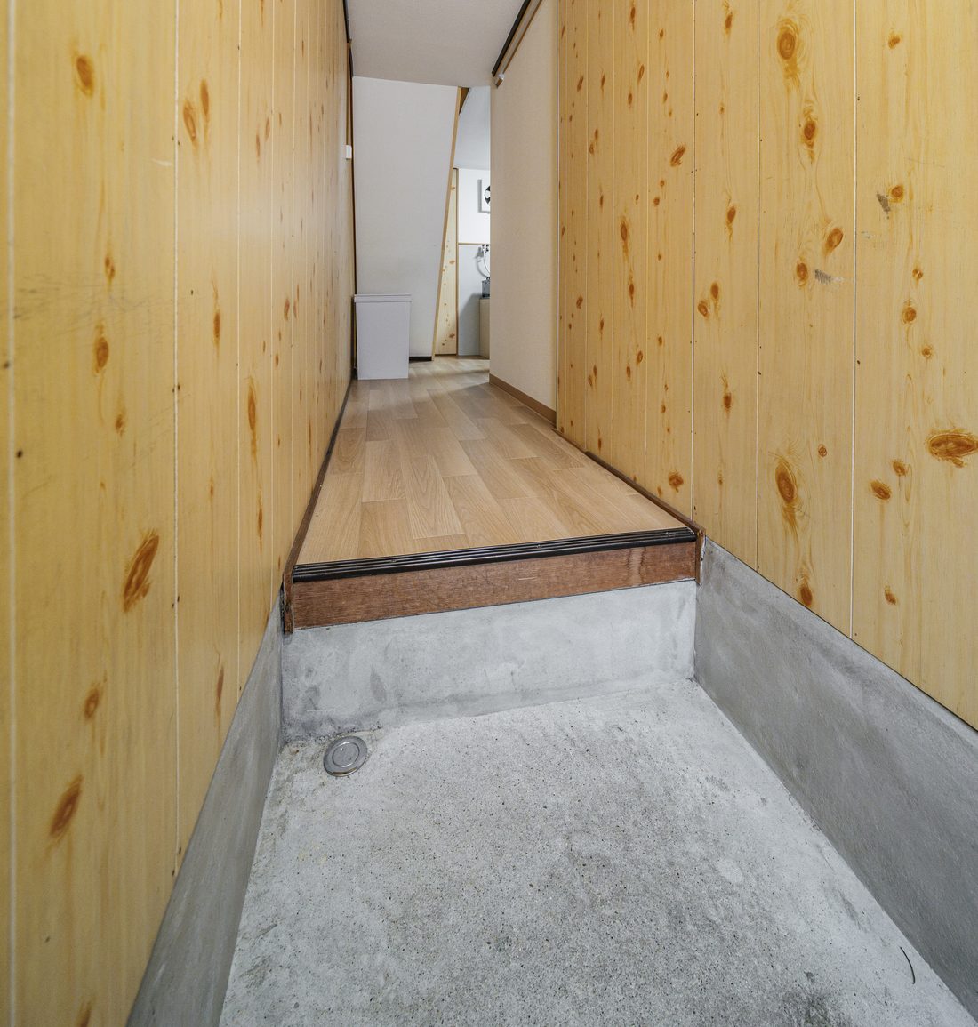 The entrance hall, showing the step up from the concrete floor