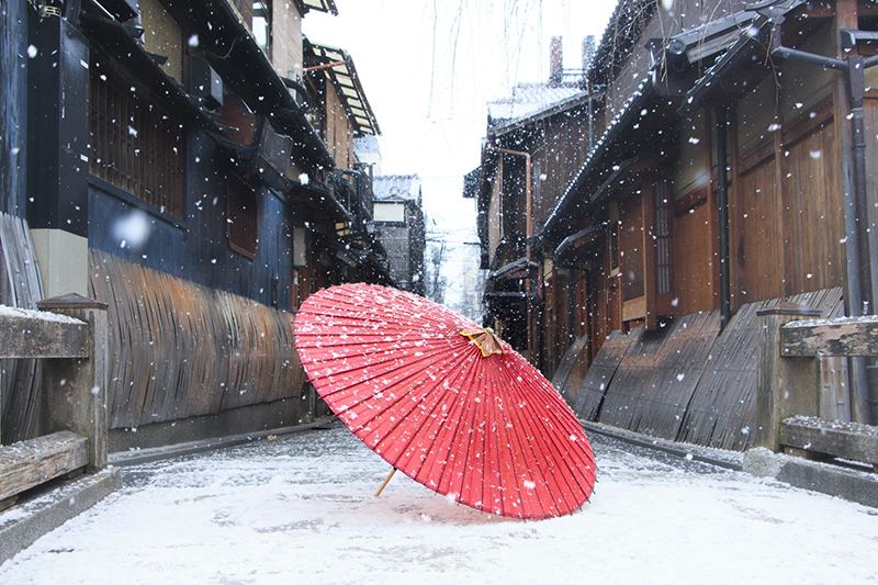 Snow falling on a Gion street